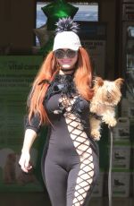 PHOEBE PRICE Oust Shoppin at Petco in Los Angeles 03/12/2022