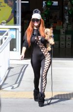 PHOEBE PRICE Oust Shoppin at Petco in Los Angeles 03/12/2022