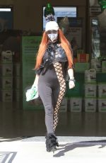 PHOEBE PRICE Oust Shoppin at Petco in Los Angeles 03/12/2022