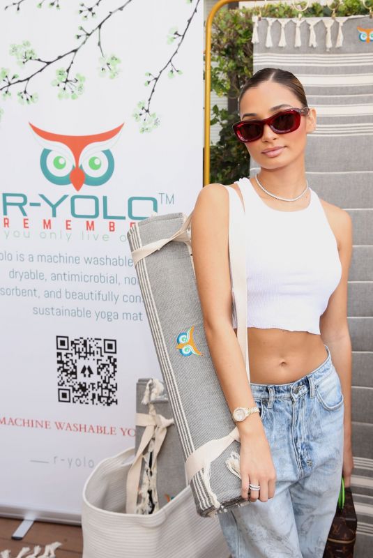 PIA MIA PEREZ at eBay & GBK Brand Bar Pre-oscar Luxury Lounge in Beverly Hills 03/25/2022