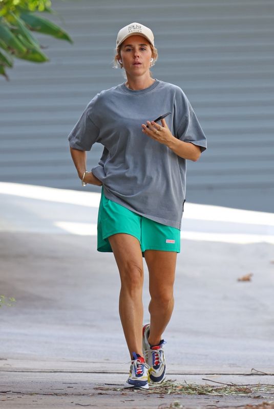 PIP EDWARDS Out Hiking in Sydney 03/11/2022