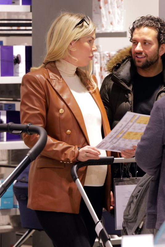 Pregnant FRANKIE ESSEX Out Shopping in Chelmsford 02/28/2022
