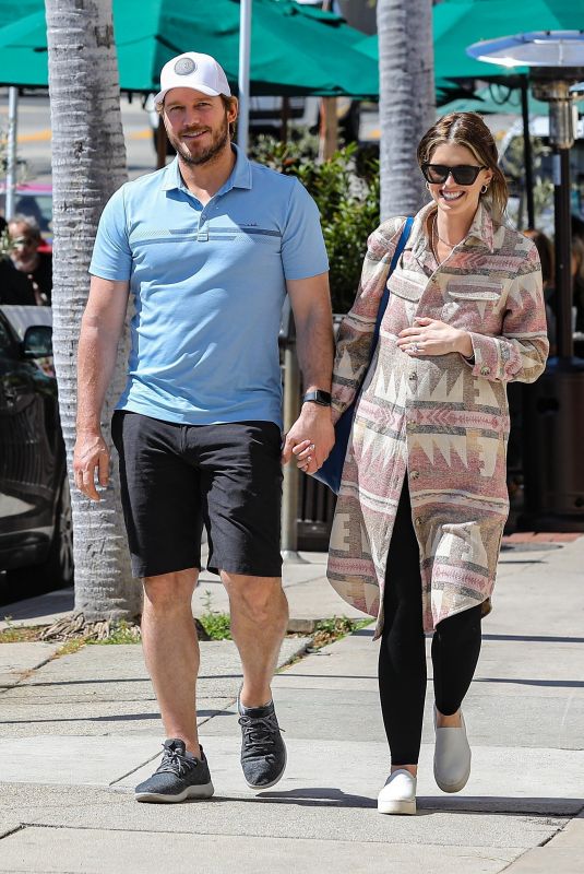 Pregnant KATHERINE SCHWARZENEGGER and Chris Pratt Out in Pacific Palisades 03/11/2022