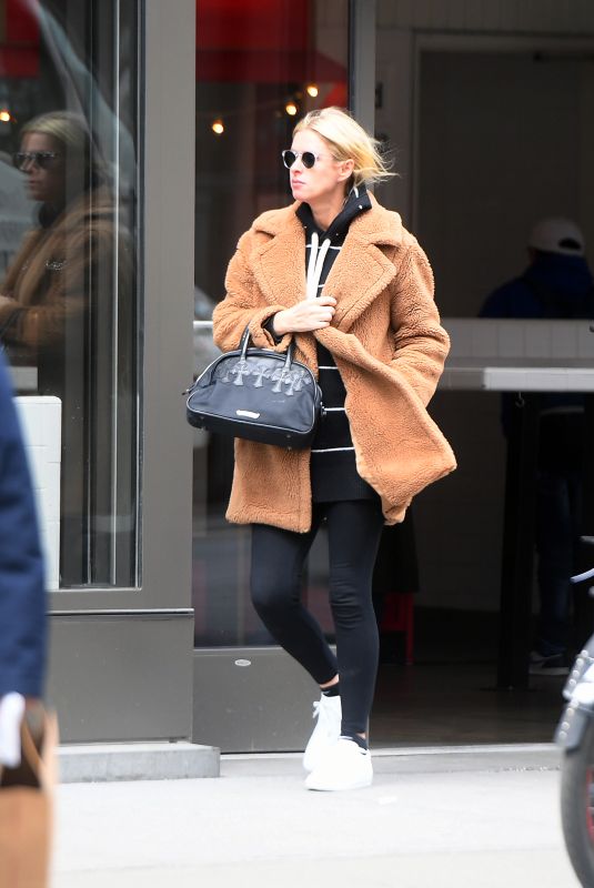 Pregnant NICKY HILTN Out in New York 03/29/2022