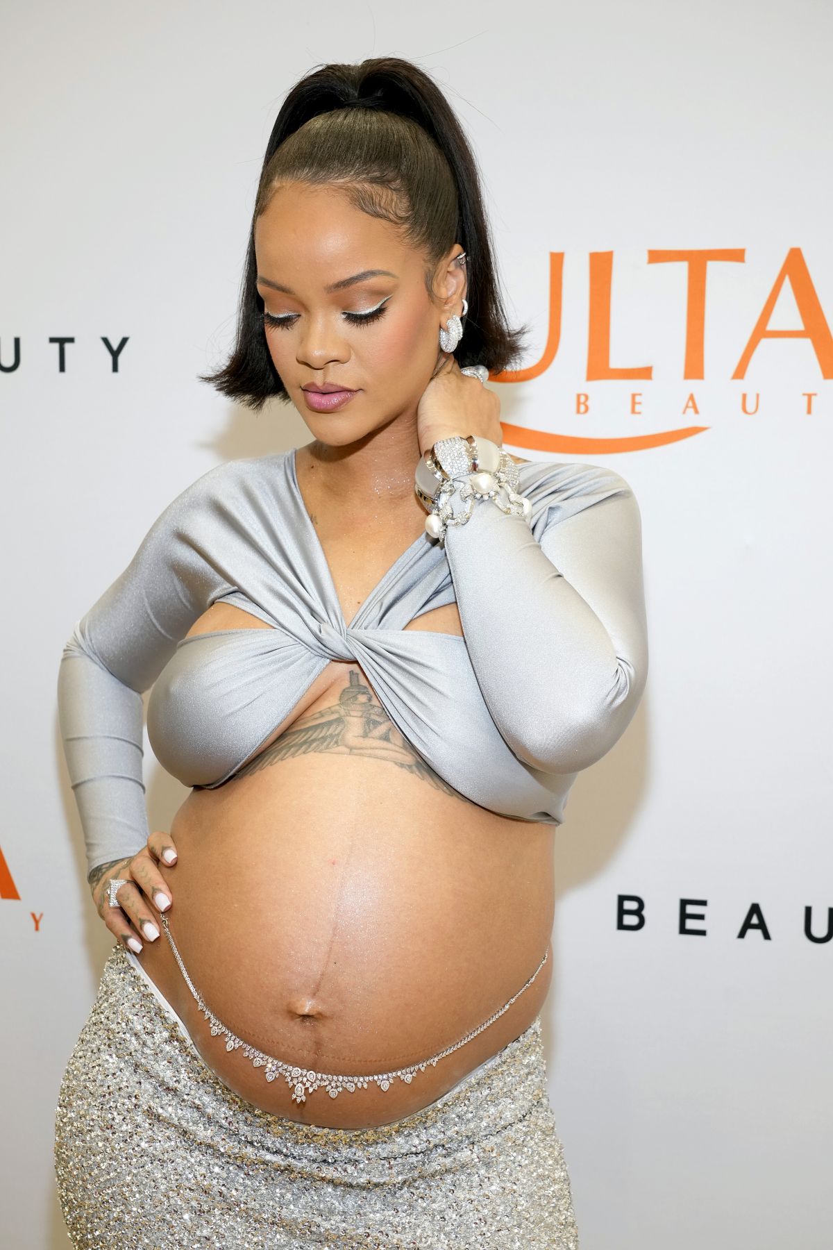 pregnant-rihanna-celebrates-launch-of-fenty-beauty-at-ulta-beauty-03-12-2022-12.jpg