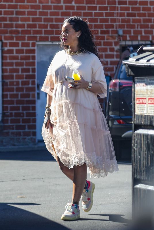Pregnant RIHANNA Shopping at Tesoro Gift Shop in Los Angeles 03/23/2022