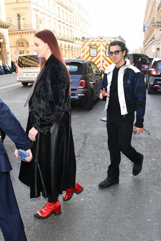 Pregnant SOPHIE TURNER and joe Jonas Out for Lunch in Paris 03/07/2022