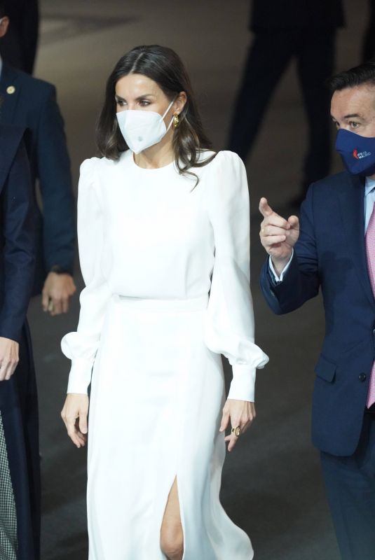 QUEEN LETIZIA OF SPAIN at Mercedes Benz Fashion Week in Madrid 03/11/2022