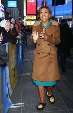 ROBIN ROBERTS Arrives at Good Morning America in New York 03/30/2022