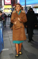 ROBIN ROBERTS Arrives at Good Morning America in New York 03/30/2022