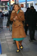 ROBIN ROBERTS Arrives at Good Morning America in New York 03/30/2022