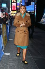 ROBIN ROBERTS Arrives at Good Morning America in New York 03/30/2022