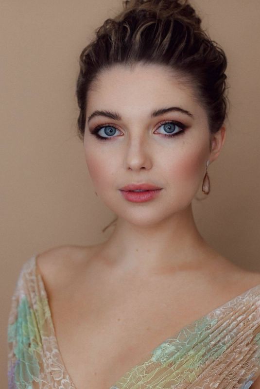 SAMMI HANRATTY – Mercedes Benz Oscar Party Portraits, March 2022