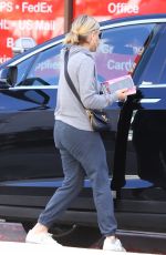 SARAH MICHELLE GELLAR Out for Breakfast in Santa Monica 03/04/2022