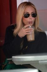 SARAH MICHELLE GELLAR Out for Coffee in Brentwood 03/17/2022