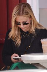 SARAH MICHELLE GELLAR Out for Coffee in Brentwood 03/17/2022