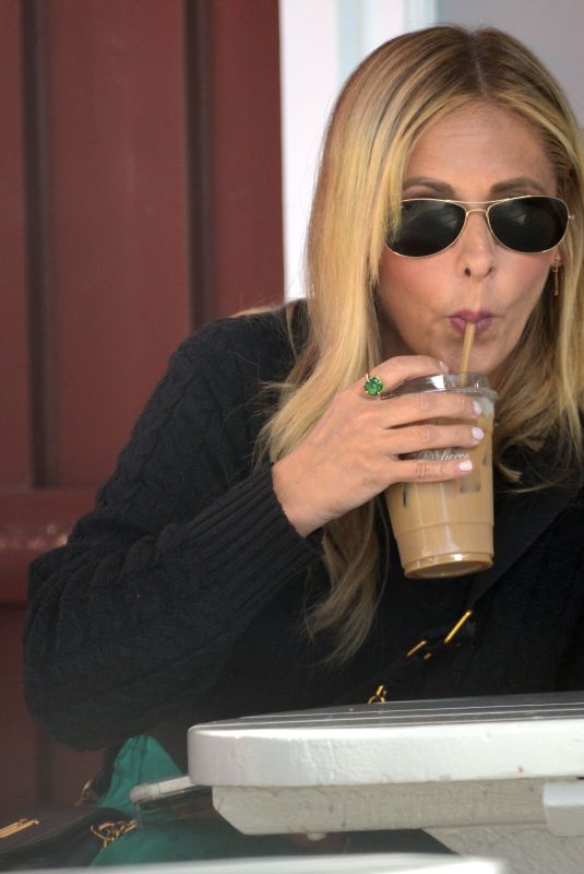 SARAH MICHELLE GELLAR Out for Coffee in Brentwood 03/17/2022