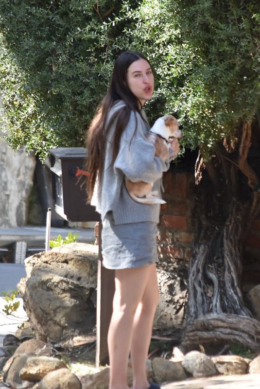 SCOUT WILLIS Outside Her House in Los Feliz 02/28/2022
