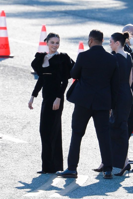 SELENA GOMEZ Arrives at 2022 SAG Awards in Santa Monica 02/27/2022