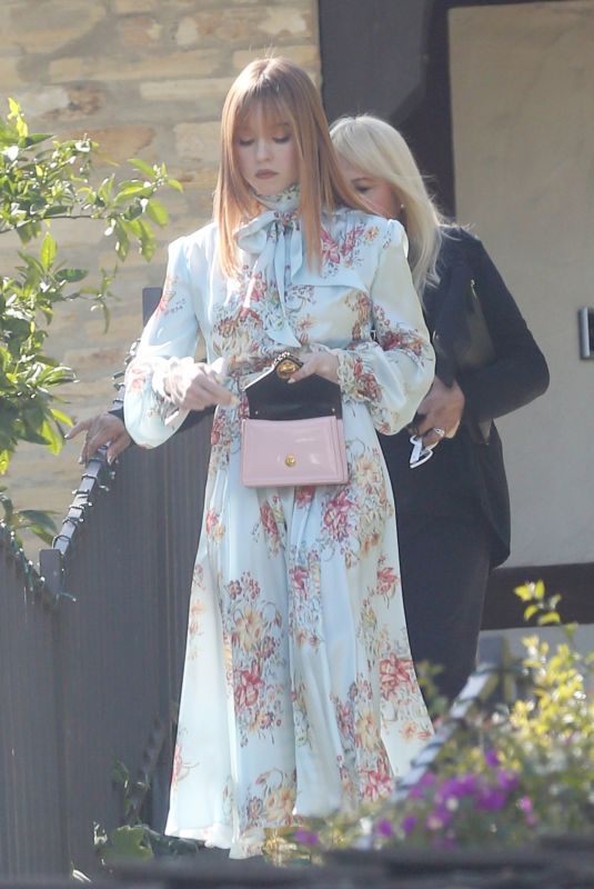 SYDNEY SWEENEY Leaves a Friend