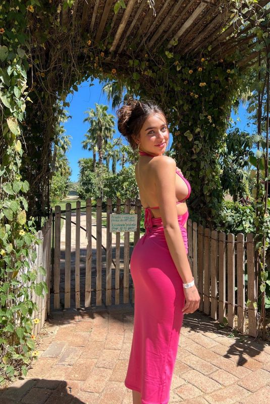 TAYLOR NUNEZ - Instagram Photos 03/15/2022