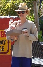 VANESSA PARDIS Sopping for Grocery in Hollywood Hills 03/06/2022