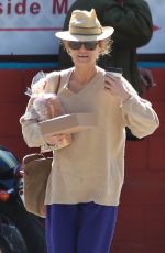 VANESSA PARDIS Sopping for Grocery in Hollywood Hills 03/06/2022