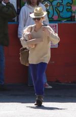 VANESSA PARDIS Sopping for Grocery in Hollywood Hills 03/06/2022