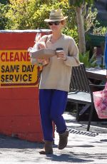 VANESSA PARDIS Sopping for Grocery in Hollywood Hills 03/06/2022
