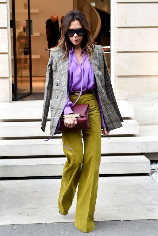 VICTORIA BECKHAM Leaves Celine Store in Paris 03/03/2022