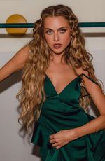 ANNE WINTERS - Instagram Photos 04/10/2022