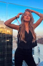 ANNE WINTERS - Instagram Photos 04/10/2022