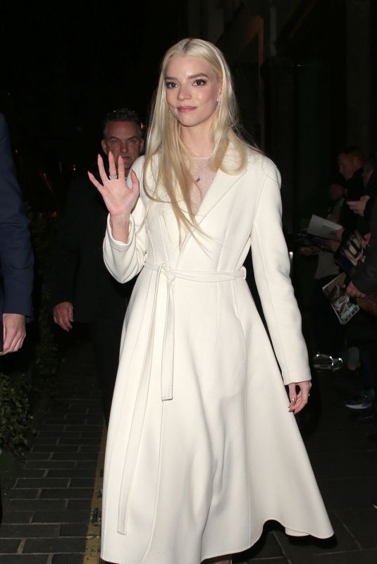 ANYA TAYLOR-JOY Out for Dinner in London 04/05/2022
