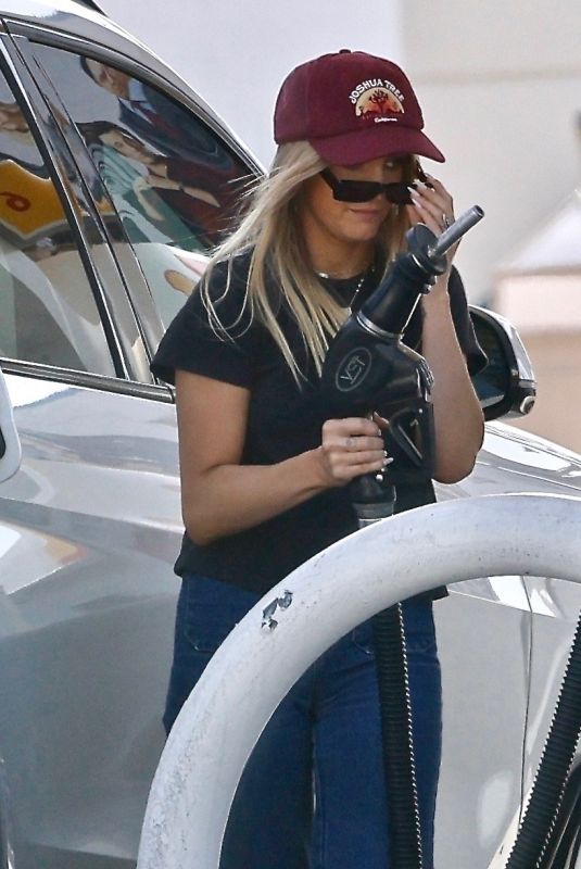 ASHLEE SIMPSON at a Gas Station in Studio City 04/29/2022