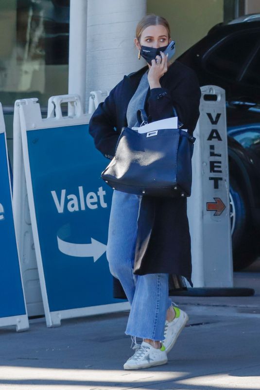 ASHLEE SIMPSON Dropping Her Car off at BMW Dealer in Los Angeles 04/05/2022