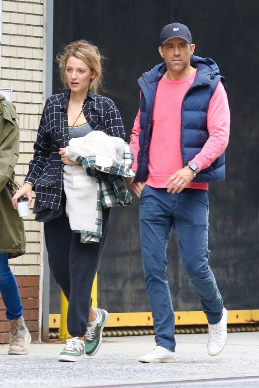 BLAKE LIVELY and Ryan Reynolds Out for Morning Walk in New York 04/25/2022