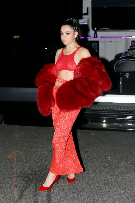CHARLI XCX Arrives at BOA Steakhouse in New York 04/23/2022