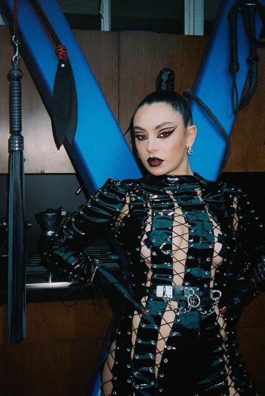 CHARLI XCX - Instagram Photos and Video 04/12/2022