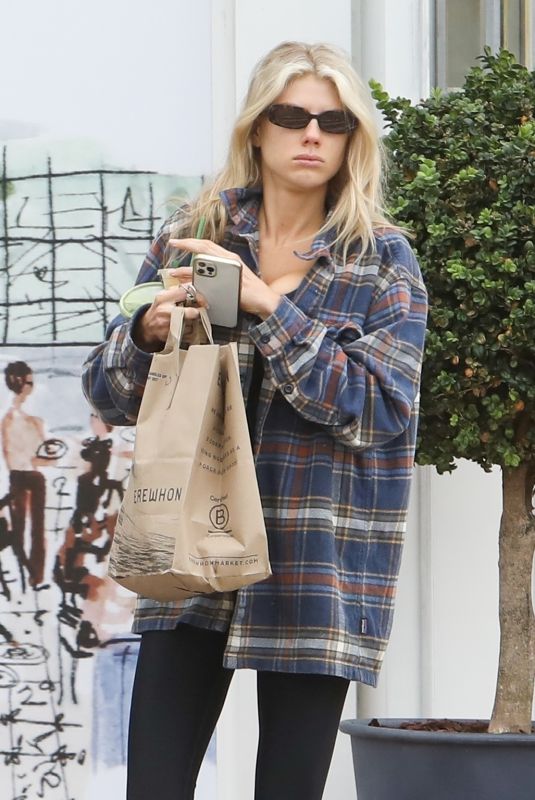 CHARLOTTE MCKINNEY Shopping for Grocery at Erewhon in Pacific Palisades 04/02/2022
