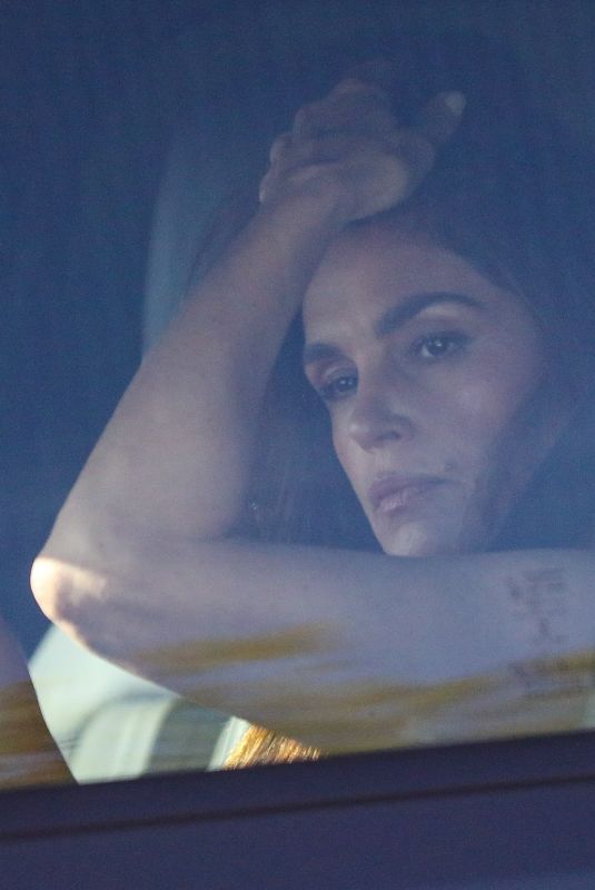 CINDY CRAWFORD Gets Stuck in Los Angeles Traffic 04/19/2022