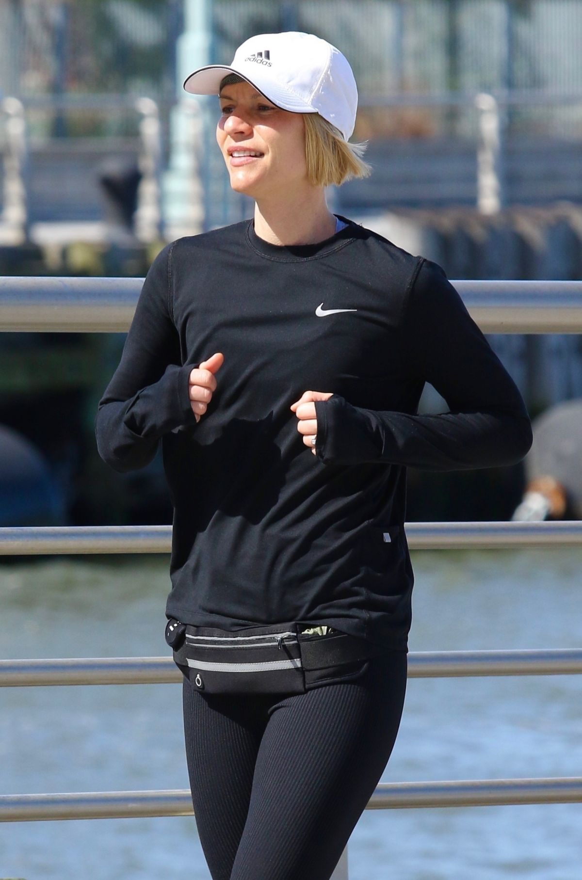 CLAIRE DANES Out Jogging in Hudson River Park 04/15/2022 – HawtCelebs