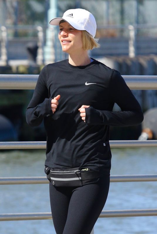 CLAIRE DANES Out Jogging in Hudson River Park 04/15/2022