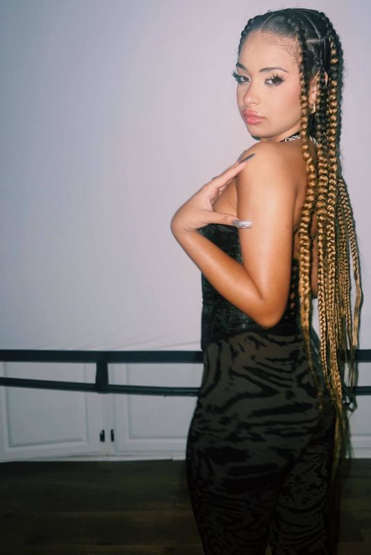 DEVENITY PERKINS - Instagram Photos 04/10/2022