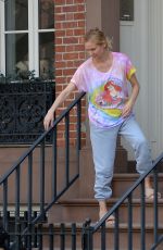 DIANE KRUGER Accept a Delivery in New York 04/17/2022