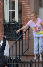 DIANE KRUGER Accept a Delivery in New York 04/17/2022