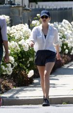 ELIZABETH OLSEN and Robbie Arnett at Hank