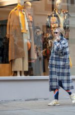 ELLIE BAMBER Out for Yogurt and Banana After Gym Session in London 03/30/2022