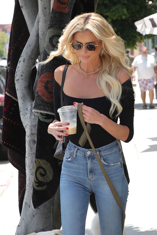 EMMA HERNAN Out for Lunch at Sycamore Kitchen in Los Angeles 04/25/2022