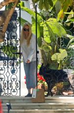 ERIKA JAYNE Grabs Her DoorDash Lunch Delivery in Los Angeles 04/22/2022