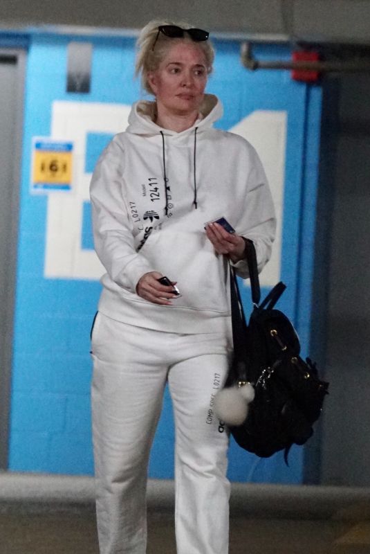 ERIKA JAYNE Leaves a Counseling Office in Santa Monica 04/20/2022